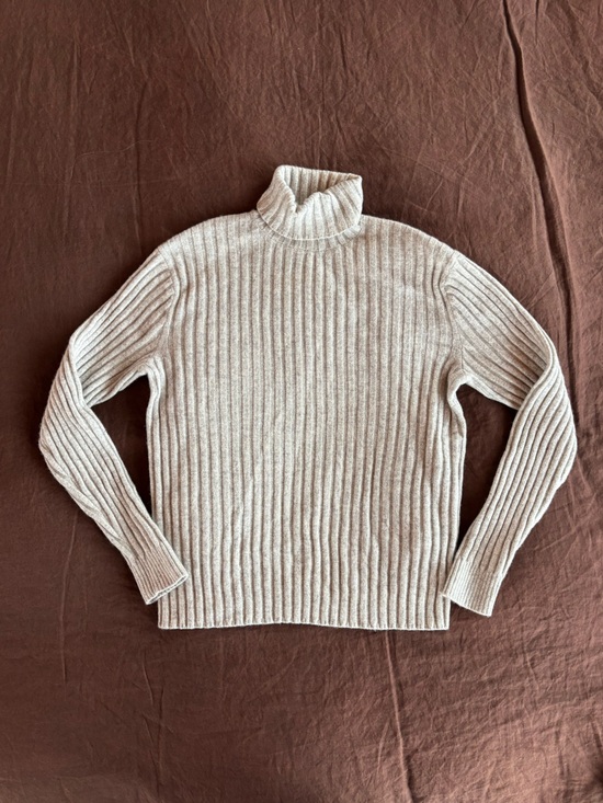 Banana Republic Sweaters - Soft Woolen Pullover